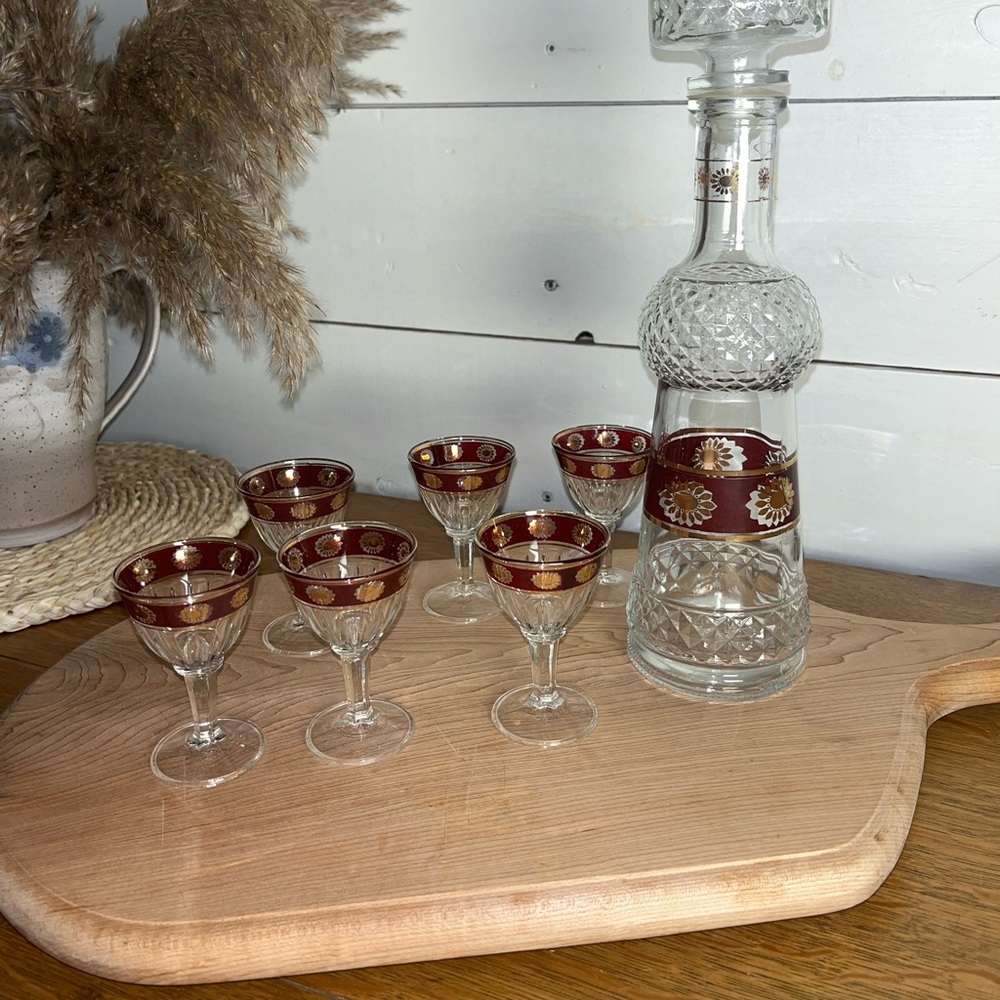 VINTAGE DECANTER SET – GOLD & RUBY DETAIL - Picture 10 of 10